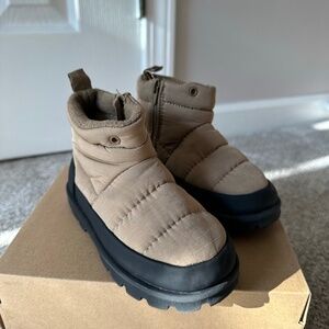 Zara toddler girl boots size 7